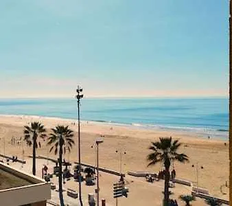 Encantador Apartamento Frente A La Playa Victoria 아파트 *